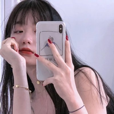 触碰的双手